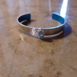 Elegant Silver Bracelet with Blue Gemstone